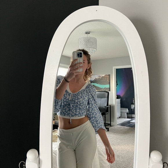 Meet your Posher, Megan - Picture 4 of 5